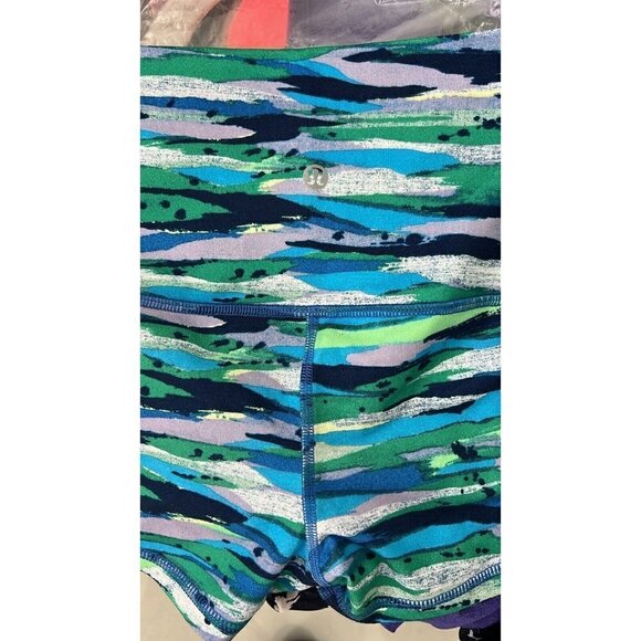 Lululemon Full Seven Wonders Multi Boogie shorts Roll Down size 4 - Picture 8 of 11